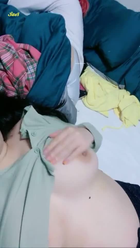 丰满波霸白嫩小职员大奶包不住居家诱惑